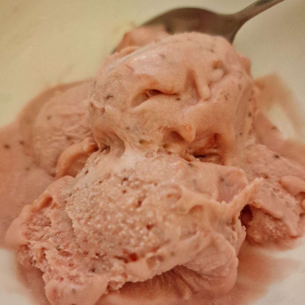 Helado de frutilla a la crema