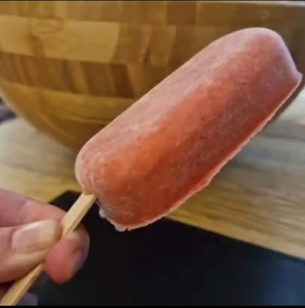 Paletas de Fresa y leche condensada