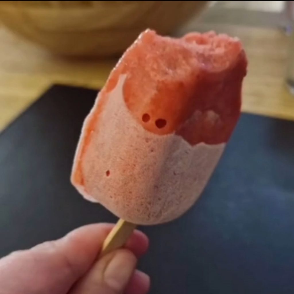 Paletas de Fresa y leche condensada